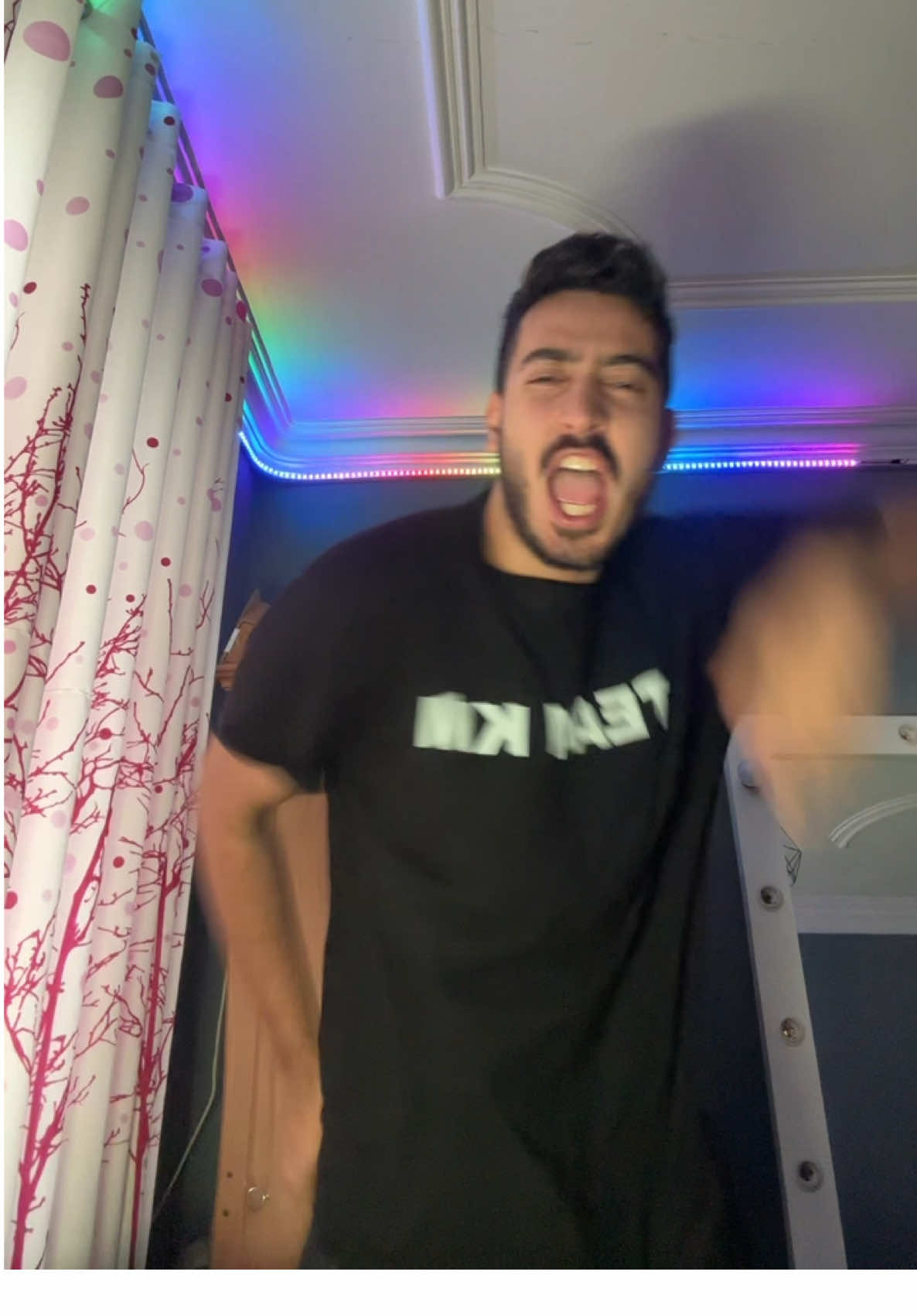سعی کنید هیچ وقت جو گیر نشید🤕 #funnytiktok #dancechallenge #dancer #treanding #یوتیوب_فارسی 