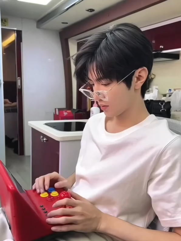 so handsome #chenzheyuan #เฉินเจ๋อหยวน #actor #chinese 