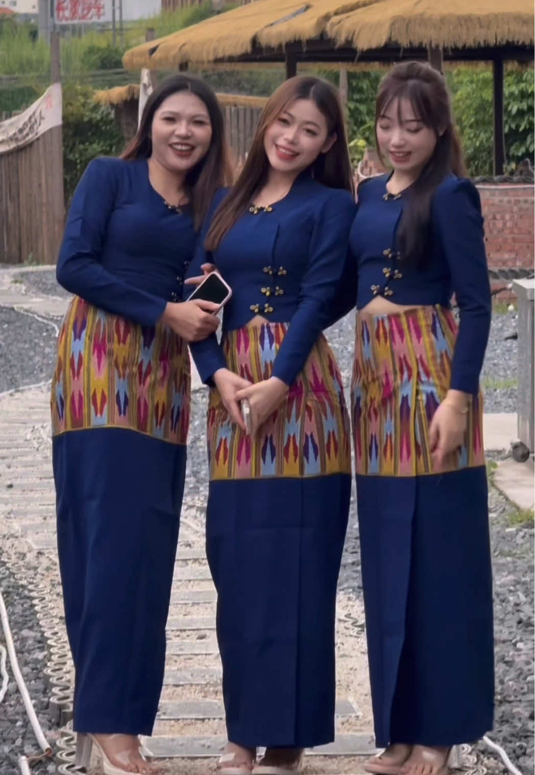 💙#သၢဝ်မွၼ်း #မႄႈႁၢင်ႉၼုမ်ႇသၢမ်ပီ🎶#ၽဵင်းၵႂၢမ်းလီထွမ်ႇ #ၸၢႆးသၢႆမၢဝ်း