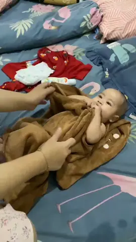 Lembut banget aman buat kulit bayi yg sensitif#handuk #handukbayi #bayitiktok #fyp #foryoupage 