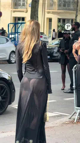 ✨ Adèle Castillon débarque au défilé Rabanne ✨ Rayonnante et tendance, Adèle Castillon a fait une arrivée remarquée au défilé Rabanne lors de la Paris Fashion Week 🇫🇷👗. Son style audacieux a immédiatement attiré les flashs des photographes 📸. 👉 Vous validez son look pour l’occasion ? 😍 #Purepeople #Bestimage #AdeleCastillon #Rabanne #ParisFashionWeek   