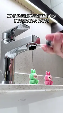 No more water splashing everywhere 💦 This thing actually works! #HomeEssentials #KitchenGadgets #LifeHack #HomeImprovement #tiktokshopping 