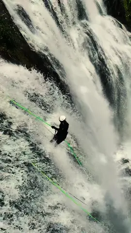 Diam seperti mati rasa, bergerak Nyamperin mas” Sunda  🤪🤪 #canyoneering #curugcikondang @Gasgow Canyoneering 