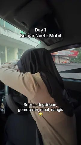 Alhamdulillah akhirnya berhasil melayan ketakutan diri sendiri... walaupun banyak yang meremehkan belajar mobil matic tapi percayalah tidak semua orang punya mental yang kuat buat nyetir mobil... semangat buat yang lagi belajar nyetir mobil 😇🙏🏻💪🏻 #day1 #nyetirmobil #belajarnyetirmobil #belajarmobil #driverpemula 