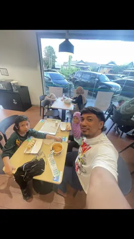 Mane mak alang hok janji nk belanje aiskrim??tuan badan tanye ni..