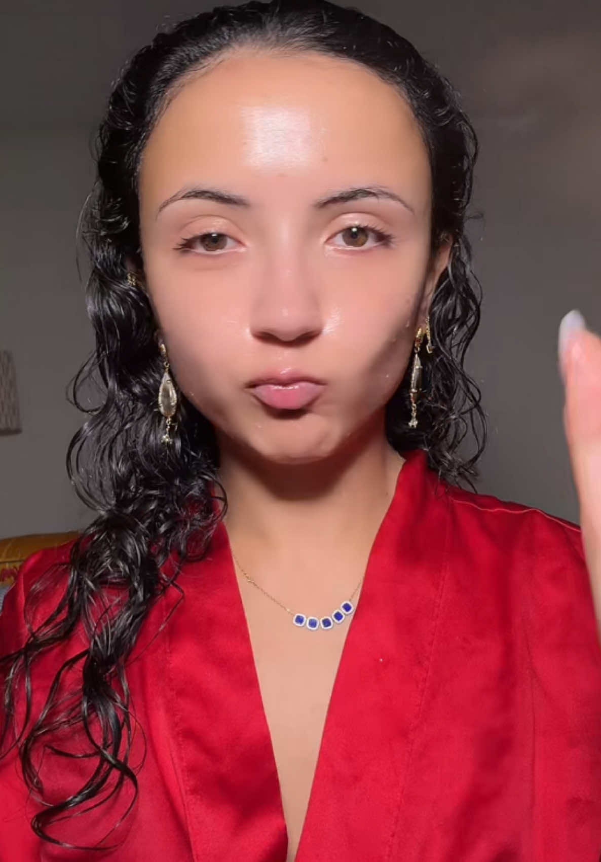 j’ai dormi si tard en plus 🥸♥️🙃             Products : - @Poppy Cloudy chin strap - Arencia jello collagen mask  - Arencia  oil - @Garnier eau micellaire - Arencia rice mochi cleanser  - @Respirenaturel deodorant  - Naturie conditioner  - @Biodance Store @biodance_official collagen toner pads - The ordinary lashes and brows serum - @rhode skin face mist  - @Lancôme Génifique yeux  - @The Ordinary milky toner  - @Arencia jello serum 30, hyssop serum - @medicube global age pro booster  - @Erborian France night oil  - @SEPHORA gingerbread body cream  - @Moroccanoil hair mist  - @Caudalie eau de vigne #grwm #getreadywithme #grwmaesthetic #skincare #secretbeaute 