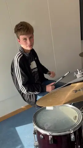 #larry glöm inte följ