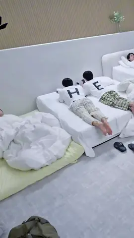 Ni-ki sama Uwon tukeran tempat tidur 🤭 #enhypen #engene 