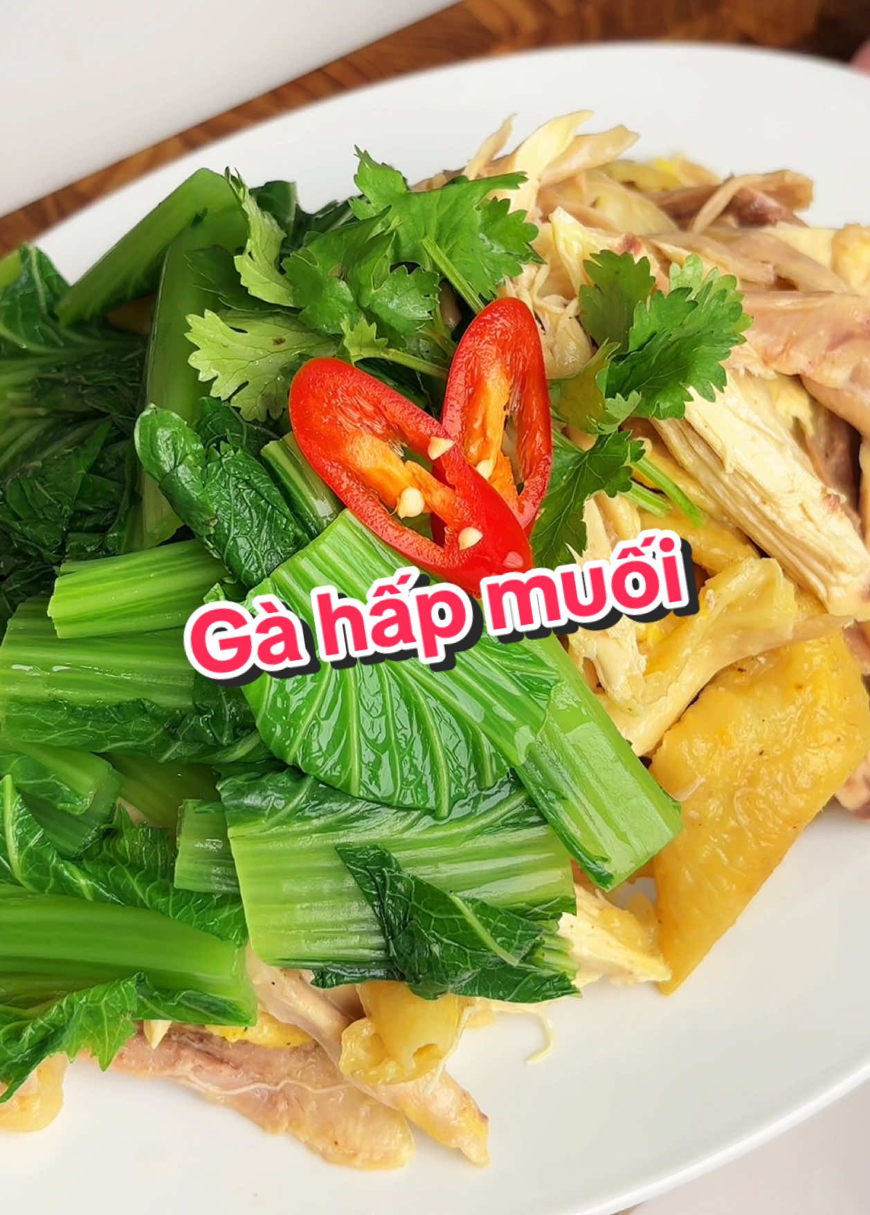 Bữa có bạn hỏi mình công thức làm muối hấp gà của người hoa 😉😉😉  Công thức muối tham khảo - 4 mcf muối - 2,5 mcf bột ngọt - 1 mcf bột nêm gà - 1 mcf bột bắp - 1/2 mcf bột tỏi - 20 gr xá kén cạo vỏ Muối chấm - 1 mc hỗn hợp muối - 2 mc mỡ  - 1/2 mc dầu mè  #naucomnuoicop #fyp #gahapmuoi 