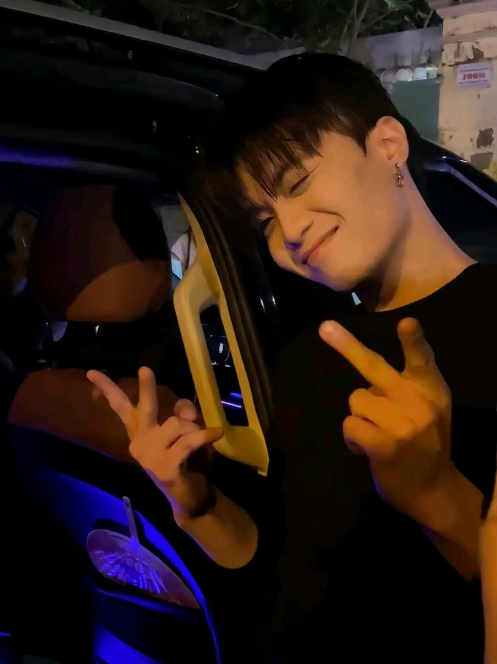 đã full đen còn thêm mái rũ 😭😭😭 ________________ ©️: iamch._.ng #Negav #dangthanhan #anhtraisayhimua2 #gerdnang #negav 