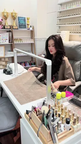 Book lịch làm nail cho cuối tuần nha khách yêu của em 🥰 #nailbinhtan #nailxinh #naildesigns #nailroom #chill 