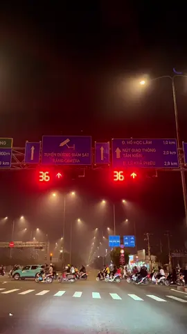 Ra đời hai tay trắng, rời đời trắng hai tay… #saigon #saigonbynight #chill #tamtrang #sad 