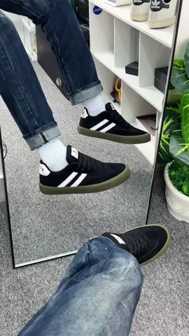 Garis dua ganteng 🥶🥶 #sepatusneakers #localbrand #sepatumurah #sepatupria 