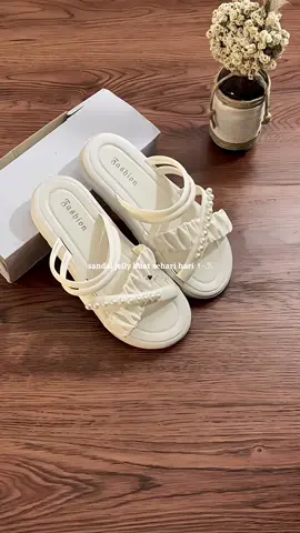 sandal jelly super nyaman untuk sehari hariiii 🤍 #sandal #sandaldaily #racuntiktok 