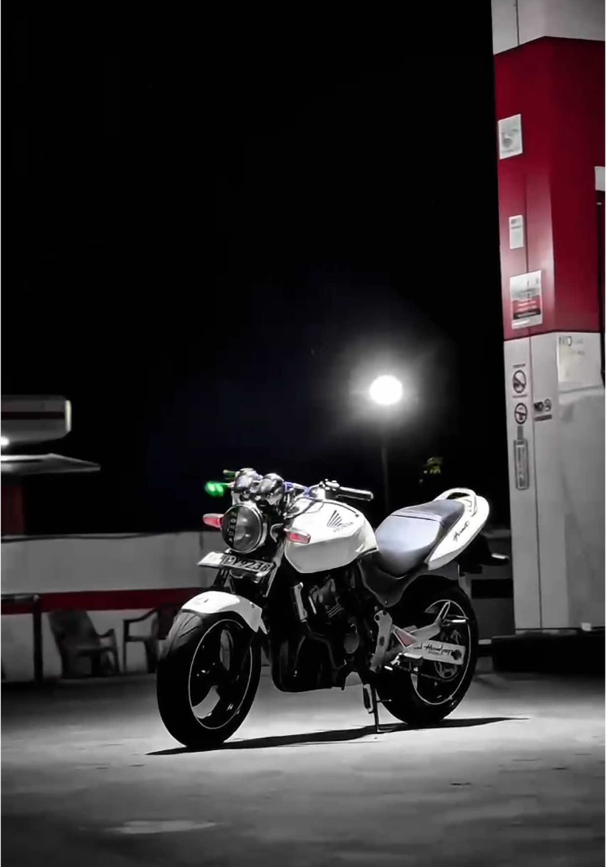 White bee 🐝🚀 #honda #hornet #bcy #bee #japan #250cc #white #1millionaudition #likeaboss @SʜᴀʀᴍI♥️ @MANOJ VTMMV💥1125💥🤘 @ᴍʀ_ꜱᴇᴇɴᴀ @Sanu crush💙 @shaye_4308 @kinthu_♥︎ @𝐒𝐇𝐀 𝐑𝐎𝐍⚡️❌💫 @thiviyaraj06 @𝐉𝐚𝐭𝐡𝐮 __9999💥 @𝐋𝐮𝐟𝐟𝐲 𝐤𝐢𝐝🧡🏁 