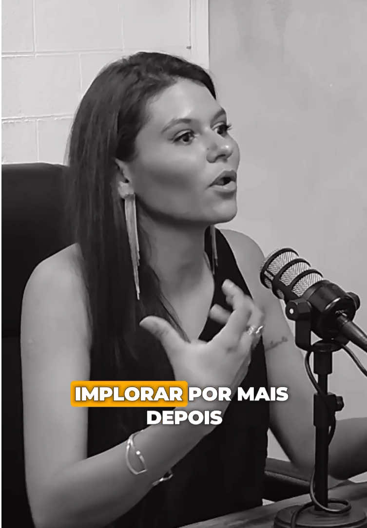 Isso é o que realmente faz ele perder o controle!! 🥵 . . 💡 A rotina pode ser a maior inimiga… ou a maior aliada do casal. Quando vivida no automático, ela afasta, esfria e cria distância. Mas quando é recheada de pequenos gestos de cuidado, ela se torna o terreno onde o amor cresce. Um abraço inesperado, uma palavra de apoio, um olhar de carinho… detalhes que parecem simples, mas que fazem toda a diferença. 👉 No seu relacionamento, a rotina pesa ou fortalece?
