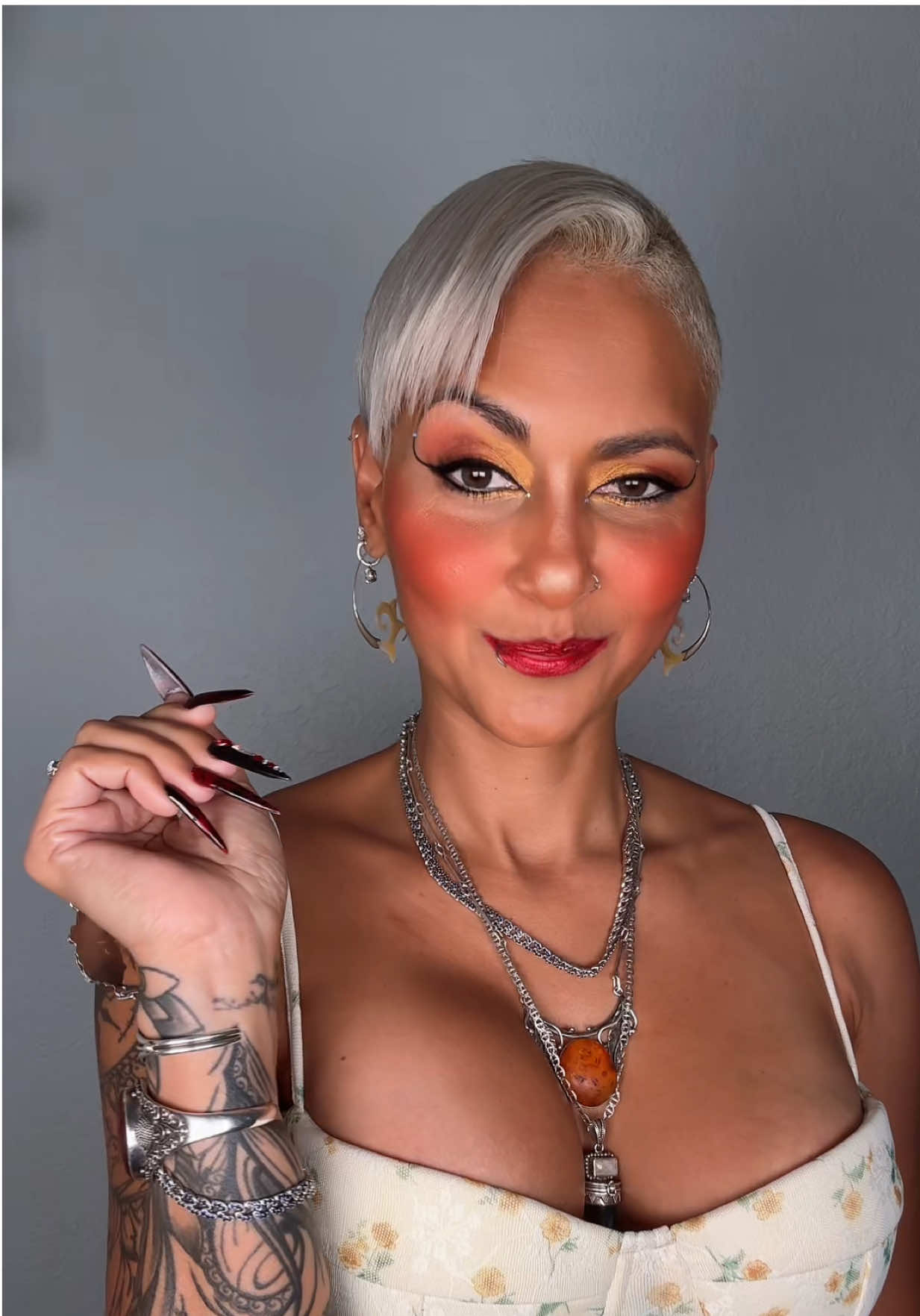 No makeup ➡️ full slay. Lockjaw got me transforming like magic 😏✨ Which version of me is your fave—raw or glam? Comment below 👇🔥 #lockjaw #makeuptransition #sassymood #viraltrend #transformationqueen