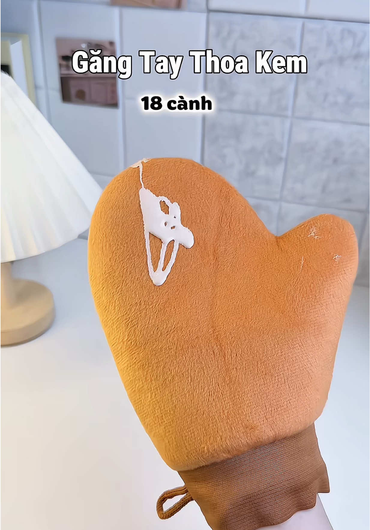 Găng tay thoa kem, nhanh thấm , tệp đều da , quá tiện luôn đỡ dính mó.ng tay.  Mà có 18 cành à .  #gangtaythoakem 