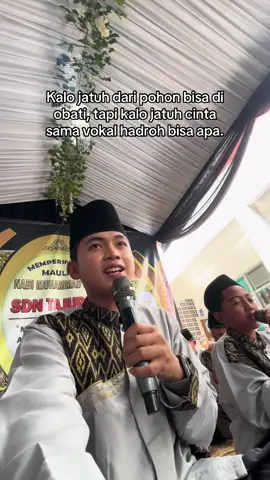 ada yg pernah kecantol gk? 😅  . . . #santri #santripondok #anakhadroh #vokalhadroh 