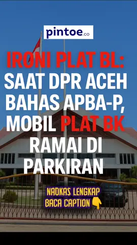 Saat perdebatan publik menghangat terkait polemik plat nomor antara Aceh dan Sumatera Utara, ironi justru terlihat di halaman Gedung DPR Aceh. Dari 57 mobil yang terparkir saat sidang paripurna, Senin (29/9/2025), amatan Pintoe.co menemukan 7 di antaranya menggunakan plat BK milik Sumut, bukan BL. Fenomena ini muncul berbarengan dengan pernyataan Gubernur Aceh Muzakir Manaf yang merespons permintaan Gubernur Sumatera Utara Bobby Nasution. Sebelumnya, Bobby meminta agar truk berplat BL yang beroperasi di Sumut segera mengganti ke plat BK/BB agar pajaknya masuk ke kas daerah Sumut. Video pernyataan Bobby sempat viral dan memicu perdebatan publik di Aceh. Kondisi ini semakin kontras dengan imbauan Kepala Badan Pengelolaan Keuangan Aceh (BPKA) Reza Saputra sehari kemudian. Reza mengajak masyarakat Aceh, termasuk perusahaan tambang dan migas, untuk taat pajak dengan menggunakan plat BL. Menurutnya, pajak kendaraan bermotor merupakan salah satu penopang utama Pendapatan Asli Daerah (PAD) Aceh yang hasilnya kembali ke masyarakat dalam bentuk pembangunan infrastruktur dan transportasi. Namun, fakta adanya mobil berplat BK di area DPR Aceh sendiri menimbulkan tanda tanya: sejauh mana komitmen elite Aceh dalam memberi contoh kepada masyarakat? Seperti diketahui, data Pintoe.co mencatat dari 2,6 juta unit kendaraan di Aceh, baru sekitar 40 persen yang taat membayar pajak. Program pemutihan pada akhir 2024 memang berhasil meraup Rp 46,78 miliar dari lebih 55 ribu kendaraan yang menunggak, tapi penerimaan Aceh dari sektor ini masih jauh tertinggal dibandingkan Sumatera Utara. Dengan realisasi Pajak Kendaraan Bermotor (PKB) Aceh tahun 2024 hanya Rp 637 miliar, angka itu terpaut sangat jauh dari PKB Sumut yang mencapai Rp 1,74 triliun. Seharusnya, anggota DPR Aceh memberi contoh bagi masyarakat dengan menggunakan plat BL agar pajaknya jadi pendapatan daerah, bukan malah memperbesar pendapatan Sumut dari pajak kendaraan plat BK yang dipakai. Terlebih itu terjadi saat sedang membahas pendapatan Aceh. Selengkapnya baca di www.pintoe.co #beritaaceh #bobbynasution #dpraceh  #muzakirmanaf #perangplatblbk 