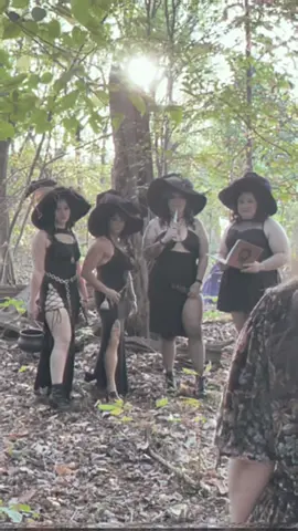 Happy Spooky Season! 👻🎃 This session was so bada$$, the AFrame is perfect for autumn vibes! Should we have a Halloween group session here this year? I’m in Italy right now I don’t know if I have time to make that happen, but if there is interest let me know yall!? 😏 #octobermood #witchtober #witchyvibes #witchy #ohiophotographer 