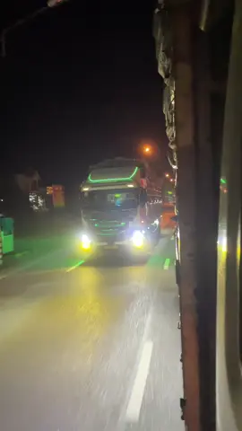 máy bay phản lực này chạy ghê quá chạy ko lại 😂😂@Nguyễn Nhật Hoàng 