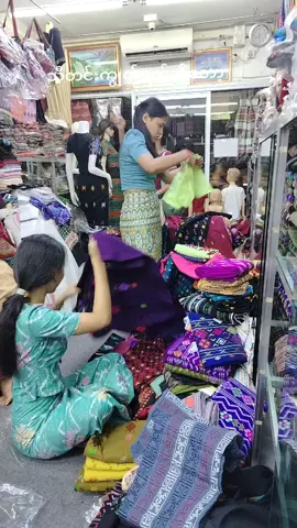 ဆိုင်မှာလူများလို့ online မှာဘာမှမတင်နိုင်တာပါရှင့်
