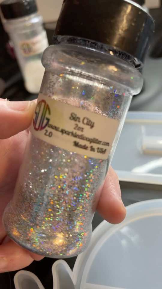 Grab some glitter from @sparkledivaglitter also this video has been living in my draft since 2021 song and all enjoy 🤣#roxymoxyepoxy #resin #fyp