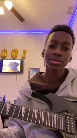 I DID NOT MESS UP YOU DIDNT SEE OR HEAR THAT 😂 Hold me down - Daniel Caesar #xyzbca #fyp #fypシ゚viral #guitar #danielcaesar @DanielCaesar 