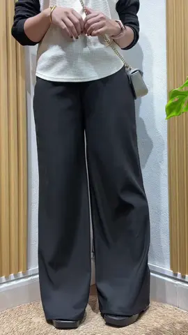 sekali sekala pakai seluar loose mcm nie pulak nampk sopan je 😍. selesa yg amat kain tebal ✨✨✨ #pantsforwomen #seluarviral #outfit #widelegpants #baggypants 
