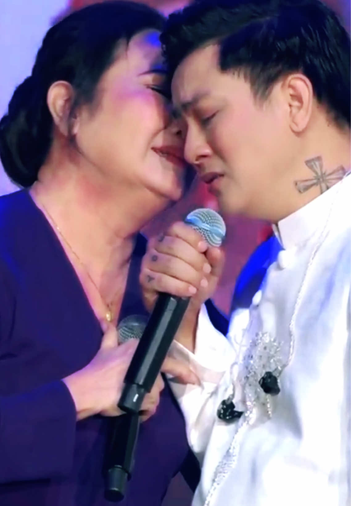 Má ơi nuôi con má khổ trăm bề… Hay quá! Xin phép được up full bản tân cổ này vì quá hay Lâm ơi! Cảm ơn cô Thanh Hằng đã tham gia liveshow cùng Lâm. 2 cô cháu hát hay quá ạ! ☺️☺️☺️#hoailam #hoailamvonguyen#tancomathuongconhoai#hoailamthanhhang#