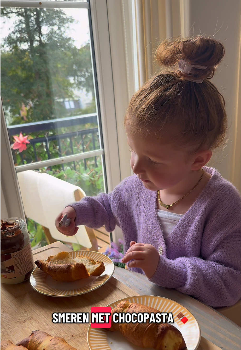 🥐CROISSANTJES MAKEN 🥐 Het is zo gezellig om steeds meer dingen samen te doen!  🥹🥰 #viral #foryoupage #fyp #funnyvideo #tiktok 