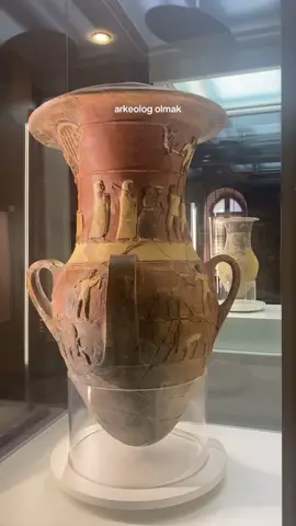 pozitif yanı mı negatif yanı mı daha ağır basıyor anlayamadığım mesleğim.. 🏺 Çok keyifli bir meslek ve edindirdiği deneyimler çok değerli ancak sahadaki zorlukları her bünyeye uygun değil ve çok zorlayıcı olabiliyor . Umarım daha güzel şartlarda arkeoloji yapabiliriz 🤍#arkeolog #archeology #arkeoloji 