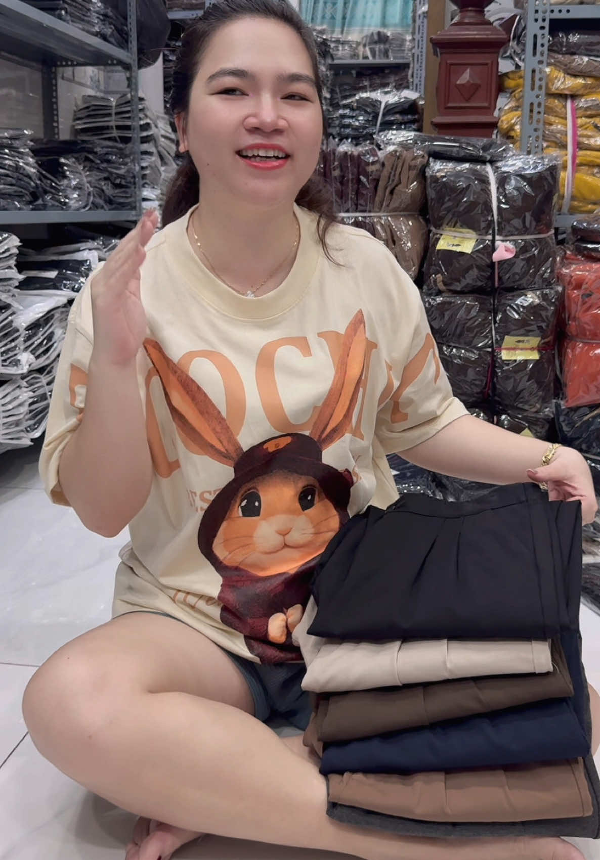 Ta nói cái form quần baggy quốc dân lên nó đẹp, vải về đợt này chất dày mịn đã lắm nha mấy chị #quanbaggy #quannu #quan9tac #quanbigsize 