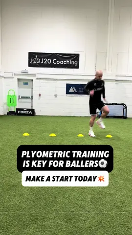 💥See my link in my BIO for BIG SALE on training programs to ELEVATE your PERFORMANCE ✅ This drill challenges your reactive strength, balance, and coordination by forcing you to load and explode off each leg. The quick side to side hops improve lateral power, single leg stability, and change of direction ⚡️ Adding drills like this into your routine develops the elasticity in your lower body ✅ @networldsports J20 @ checkout for 15% off ‼️  @invested.athlete | J20Invested! @ checkout for 15% off & J20freeshipping for free shipping!  #football #Fitness #agility #speed #elite     @investedathlete @Pendle Sportswear @Net World Sports 
