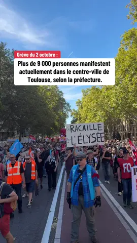 Grève du 2 octobre : Plus de 9 000 personnes manifestent actuellement dans le centre-ville de Toulouse, selon la préfecture. #greve2octobre2025 #greve2octobre #toulouse #manifastation 