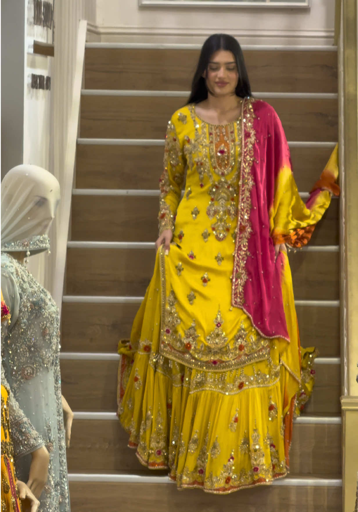 MODELLING IS NOT EASY BRUHHH😭😂BEAUTIFUL MEHENDI OUTFIT STUCK IN STAIRS😂🤣❤️#7aatrang #fyp #million #capcut #viral 