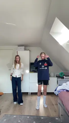 @klara💕 #makemefamous #cookingtiktok #fyp #dance #makemeviral 