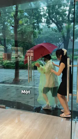 Chú bị ung thư, mình cho chú trú mưa và mượn cái ô…Ai ngờ chính chú lại cho mình một bài học về sự lạc quan.#cauchuyencuocsong #kinhmatvietvision #cuocsongthuongngay #muabao 