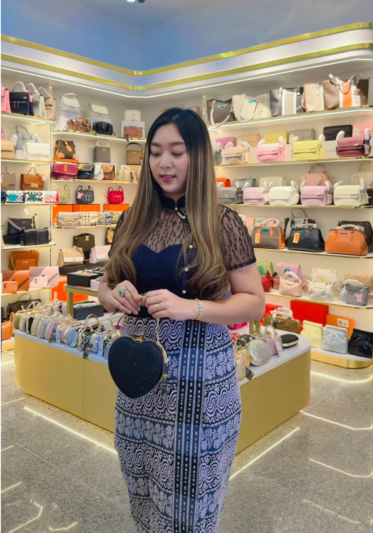 ပွဲတက်လှလှလေးတွေရောက်ထားပါတယ် #pontpontbagsshop #ပုံ့ပုံ့အိတ်နန်းတော် #ဆိုင်ခွဲနှစ်ဆိုင်လုံးမှာရပါပြီရှင့် #mapont #mmtiktok 