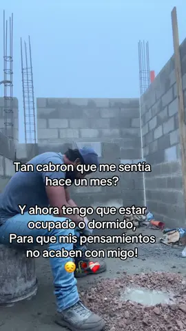 Tan cabron que me sentía hace un mes y ahora tengo que estar ocupado o dormido para que mis pensamientos no acaben con migo #inmigrantesdeportados #inmigranteslatinos #deportacion #construction #roofing 