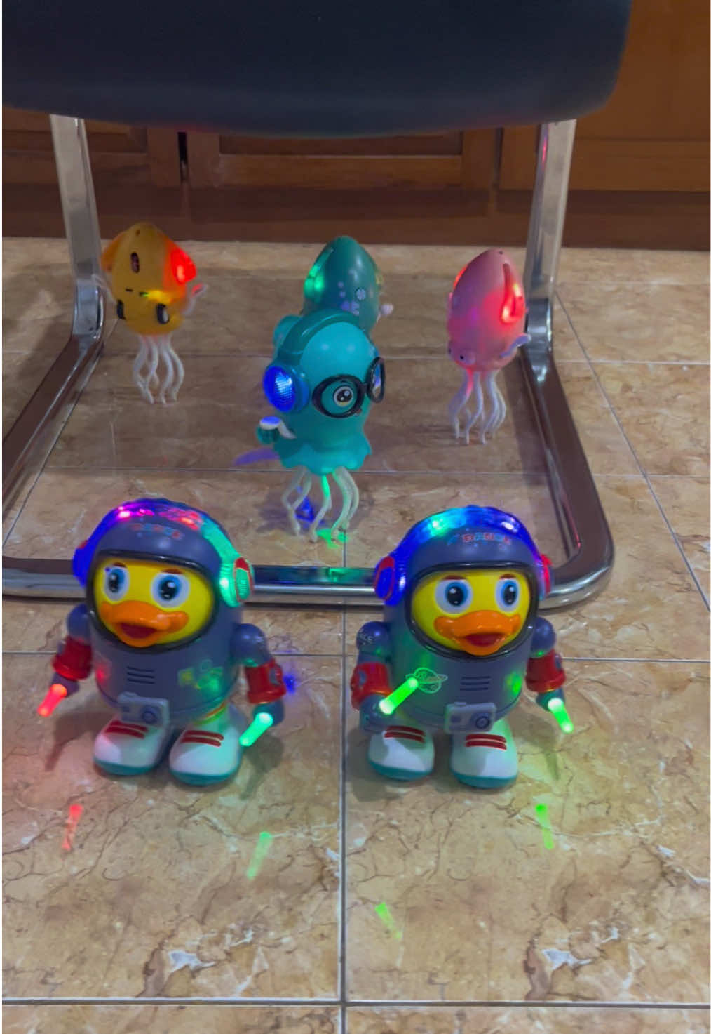 Mainan anak robot bebek luar angkasa joget #mainananak #mainanviral #mainan #mainanbebekangkasajoget #mainanbebekastronotjoget 
