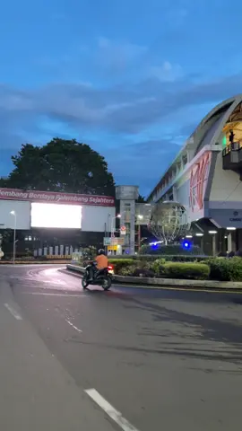Palembang se tenang ini buah heboh perkara rendang tapi alhamdullilah palembang udah kembali menjadi tempat tenang lagi apalagi pas demo kemaren palembang bisa mengahadapi masalahnya dengan kontrol emosi yang tepat good job kota ku, wong” ny hebat galo🫶🏻  #kotapalembang #cinde #sumsel 