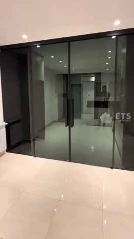 بيتك ليس مجرد جدران… بل انعكاس لذوقك ونجاحك. واجهات وأبواب زجاجية فاخرة مصممة خصيصاً للقصور والفيلات التي بُنيت بأرقى المواد. 🔹 زجاج راقٍ يعكس الفخامة 🔹 تصاميم مخصّصة تليق بالنخبة 🔹 لمسة أناقة ترفع قيمة المنزل وتجعله مختلفاً 💎 إذا كان منزلك يستحق الأفضل… فالاختيار واضح. #واجهات_زجاجية #أبواب_زجاجية #زجاج_فاخر #ديكور_راقي #تصميم_داخلي      
