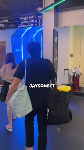 Ang daming bag na dala ah hahaha 5 seconds lang for reels hahaha nilarooo 😂#LanceBrey  See you sa weekend! 🫶💙