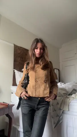 October is for vintage gucci 👠