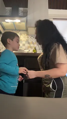 Bimbi falsissimi e ruffiani😂 #perte #andiamoneiperte #mammaefiglio #vitamia #amoremio 