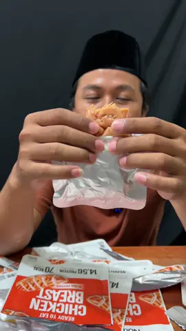 Mukbang dada ayam serasa makan paha ayam gaes #dadaayam #highproteinsnack #nutrimotion #travelfriendly #makanansehat 
