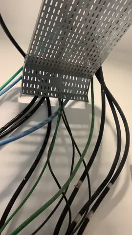 Coisas que o senão não te mostra 😂😂😂#eletriscista #eletrica #automacao #comandoseletricos #arcondicionado 