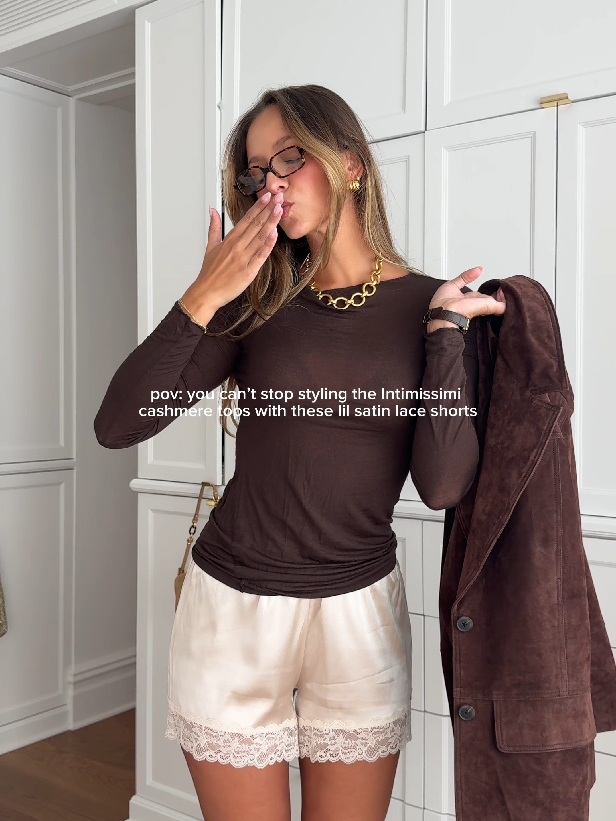 Silk shorts meet cashmere tops - the season’s most effortless trend are Intimissimi's #intimissimi #outfitinspo #falloutfit @chasemariee